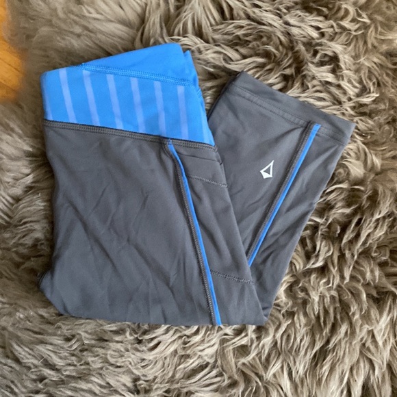 2 for $20 Lululemon Ivivva Girls Workout Capris Shorts Side Pockets - Picture 1 of 6